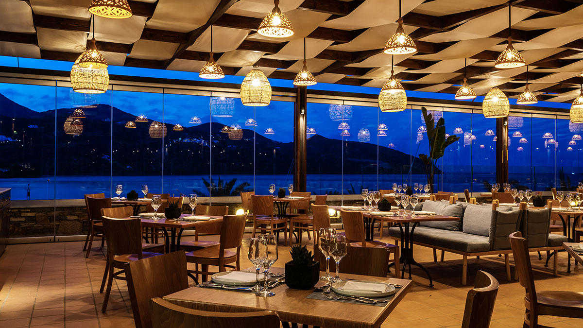 Zeus Eleva Mirabello Bay